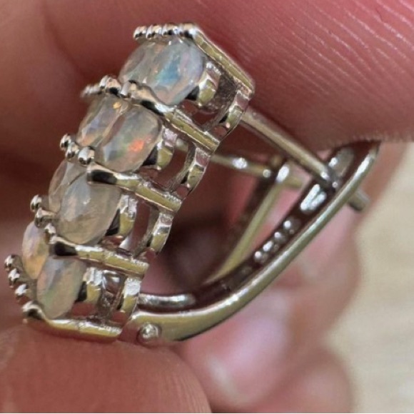 Sterling Silver marked and beautiful double strand Opal pierced Earrings. 1/2 “ - Picture 2 of 5